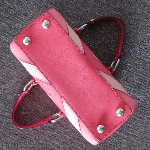 π΄SOLDπ΄πRARE/HTF Michael Korsπ - Cynthia Small Coral Chevron Saffiano Leather - Picture 7 of 16